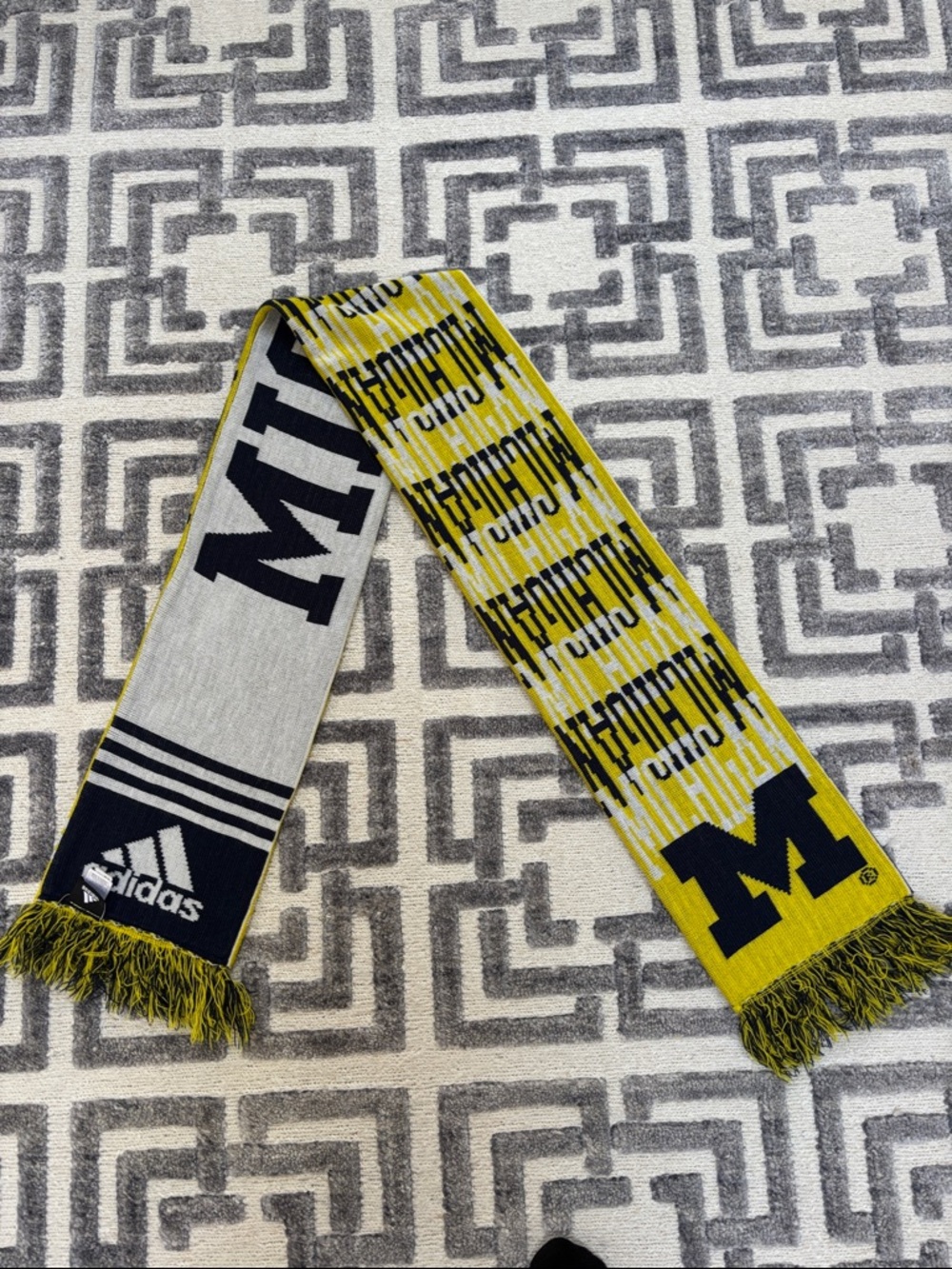 University of Michigan reversible scarf - Picture 2 of 2